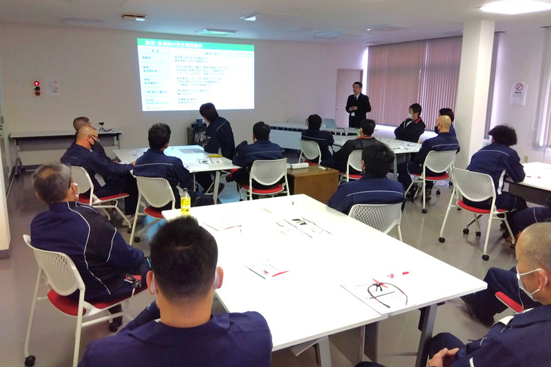 外部講師を迎えた安全運転講習:画像