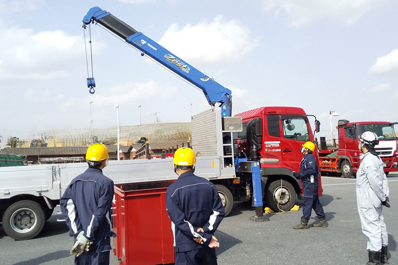 外部講師を迎えた車載クレーン講習①：画像